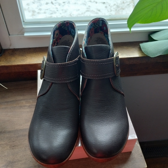Alegria Shoes - Leather Brown Ankle Boots Buckled Alegria Symone Espresso NWT